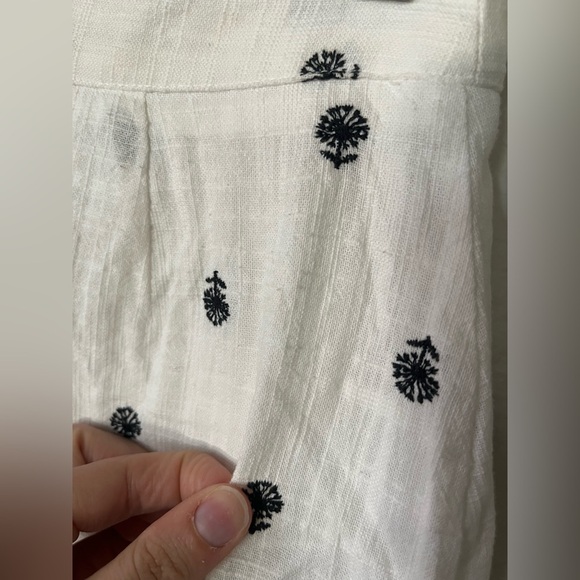 A Loves A White Floral Embroidered Mini Skirt Women’s Size 0 - Picture 13 of 15